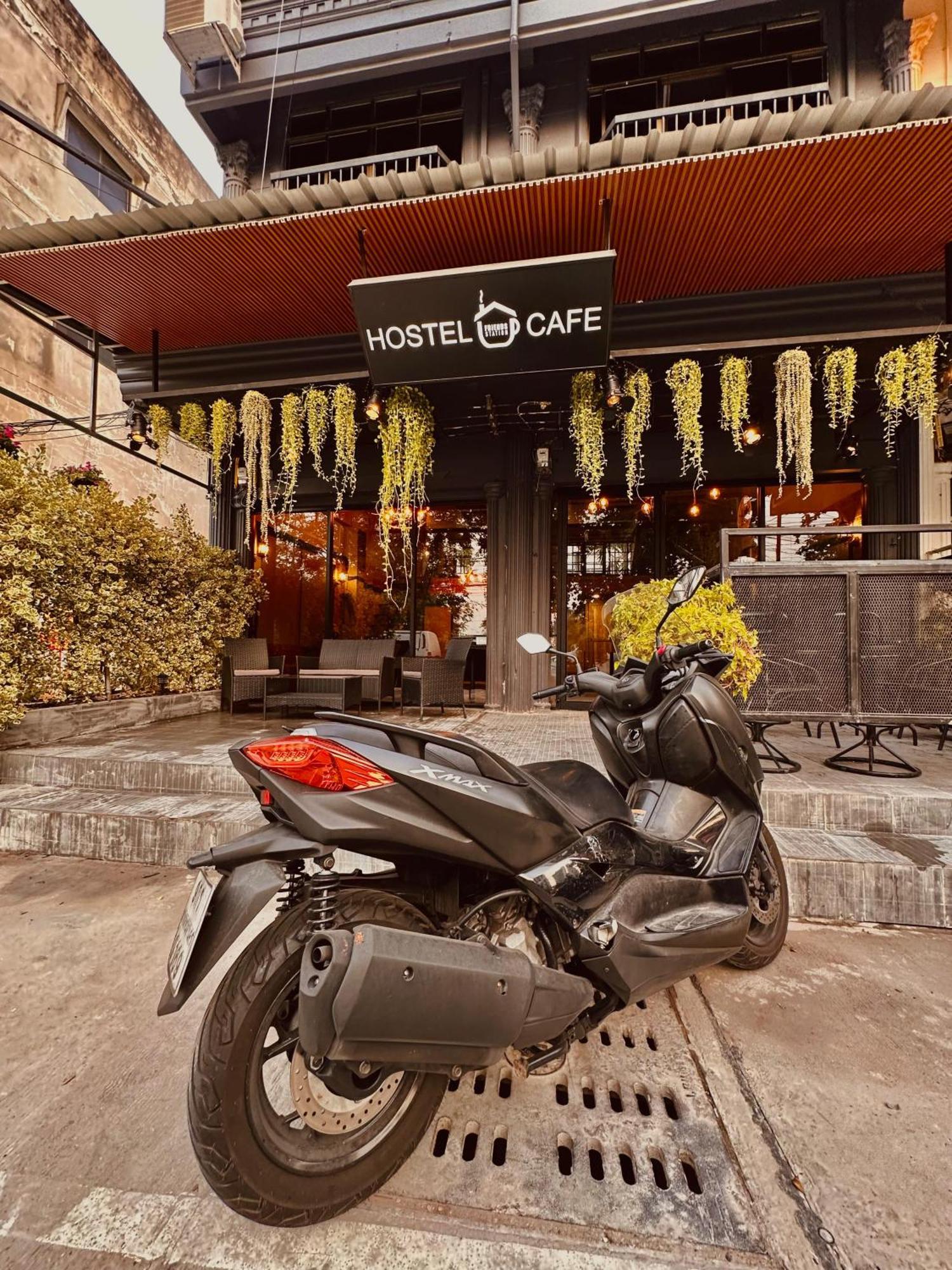 Hostel Friends Station & Cafe Pattaya Exterior foto